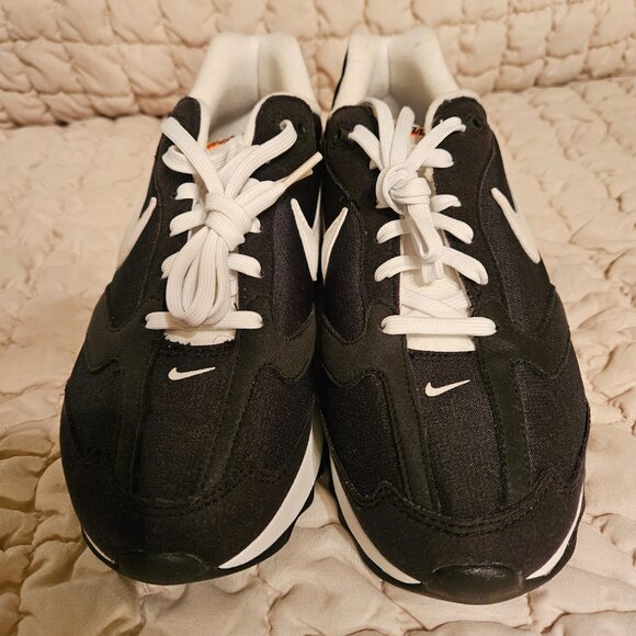 Shoes - Picture 2 of 4